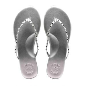 NEW SOLEI SEA women's indie soho flip flops in silver with studs